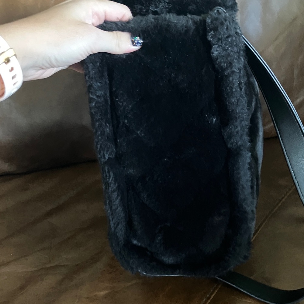 Black Faux Fur Handbag with Heart Charm JUICY COUTURE - Picture 10 of 13